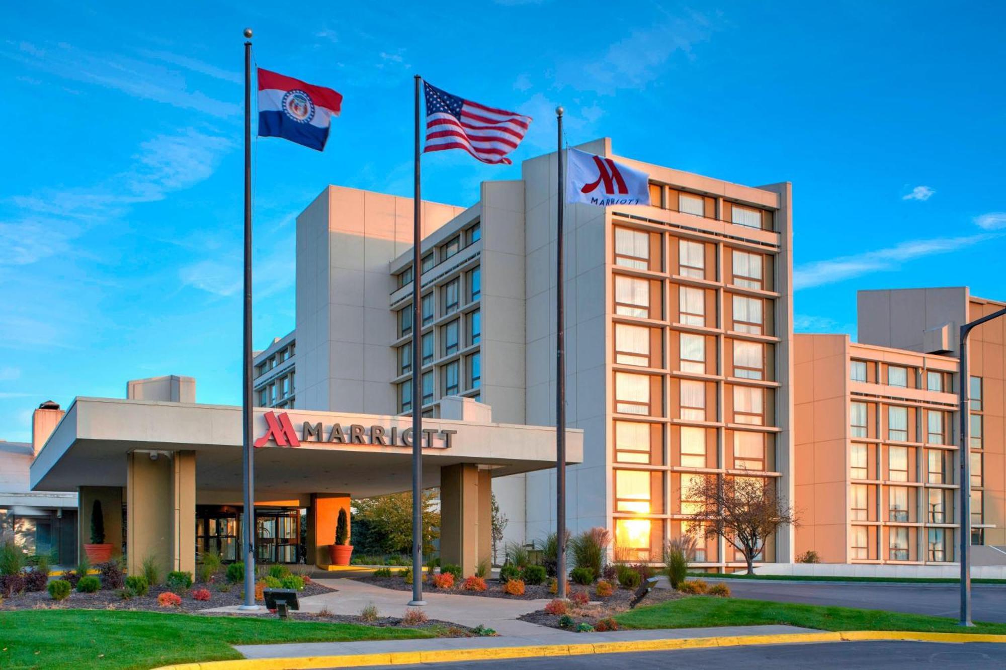 Kansas City Airport Marriott Екстериор снимка